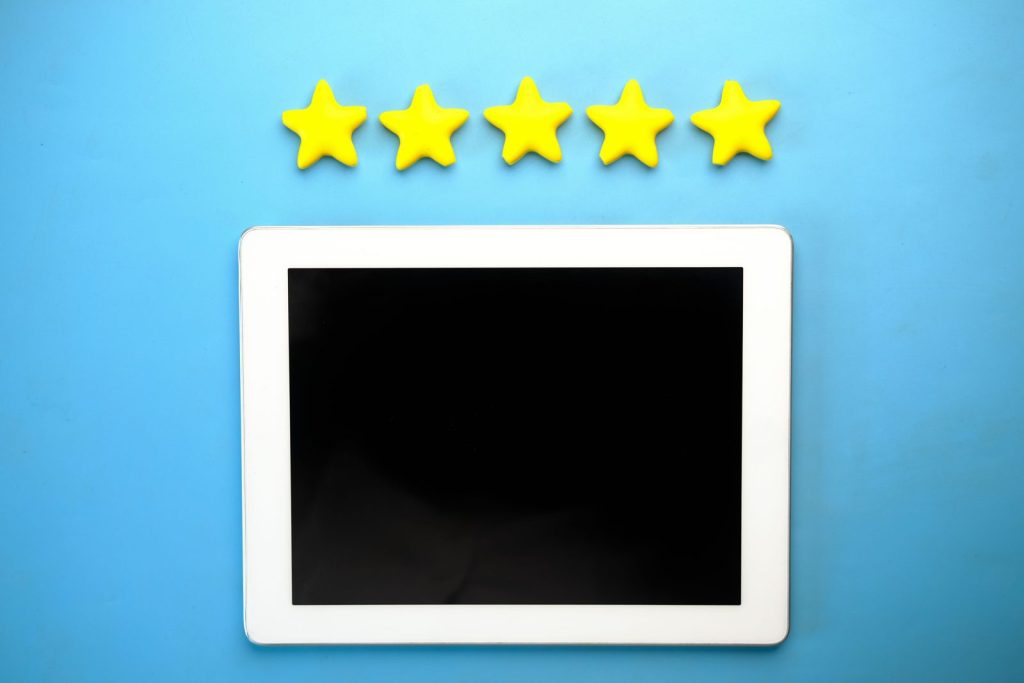 Pantalla mostrando una valoración de cinco estrellas
