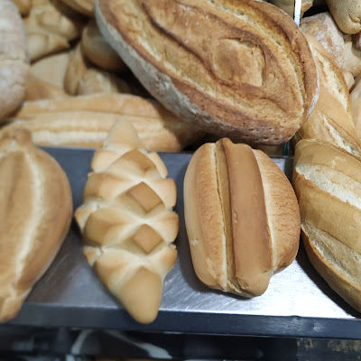 Alimentación y Panadería Seyma. La coriana